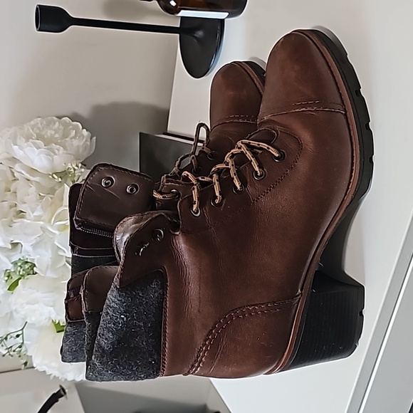 Naturalizer Booties - Picture 2 of 3